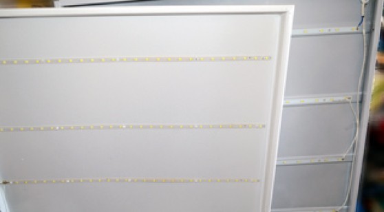 Ремонт потолочного светильника в офисе