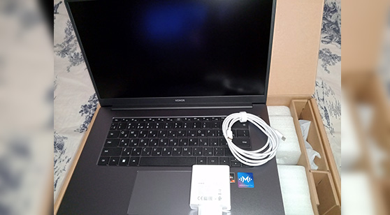 Honor MagicBook 15 (2024) AMD